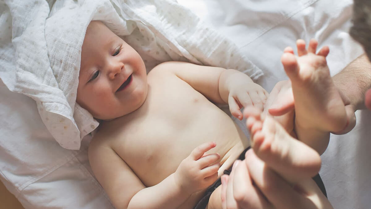 Mách mẹ đóng bỉm cho bé